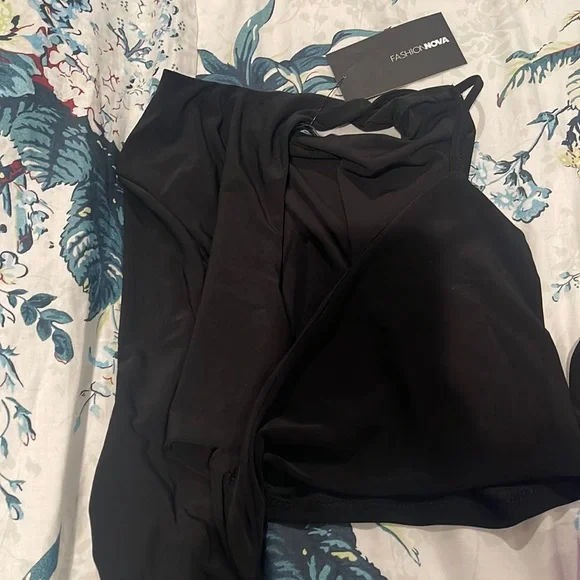 Fashion nova long sleeve crop - Picture 2 of 2